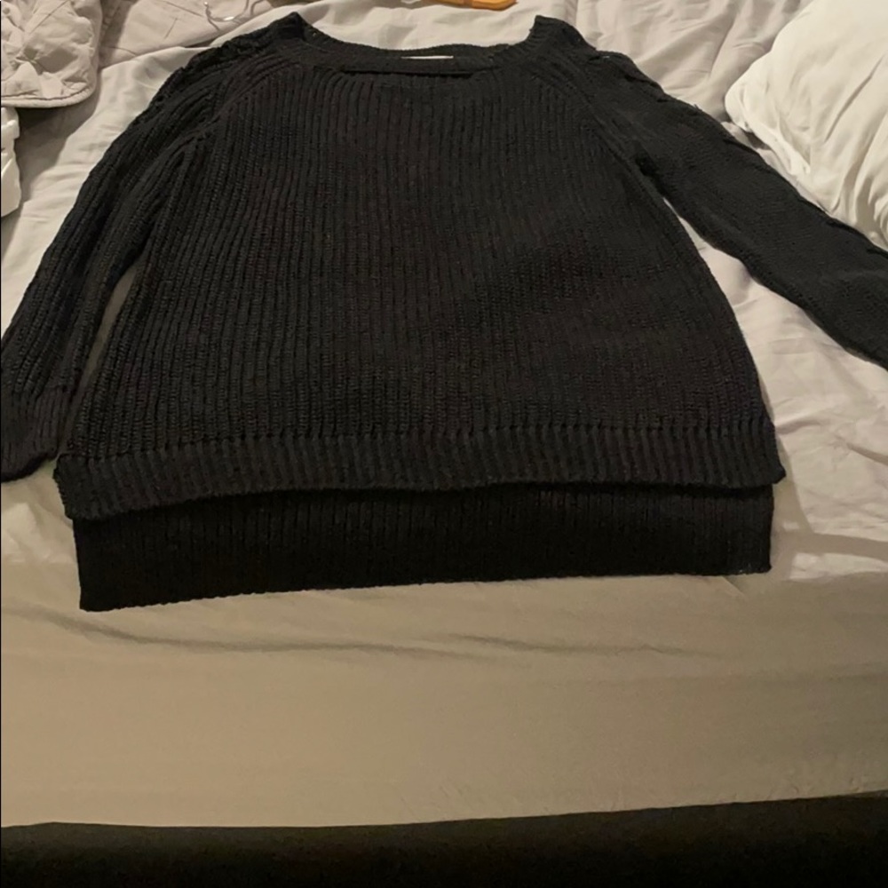 Small black tunic sweater